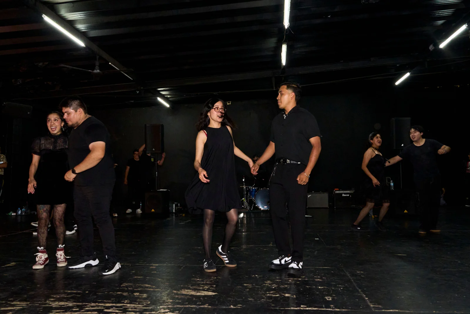Participantes de Jiving Rabbits bailando en pareja
